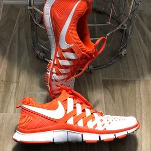 🟧 Orange Nike shoes🟧